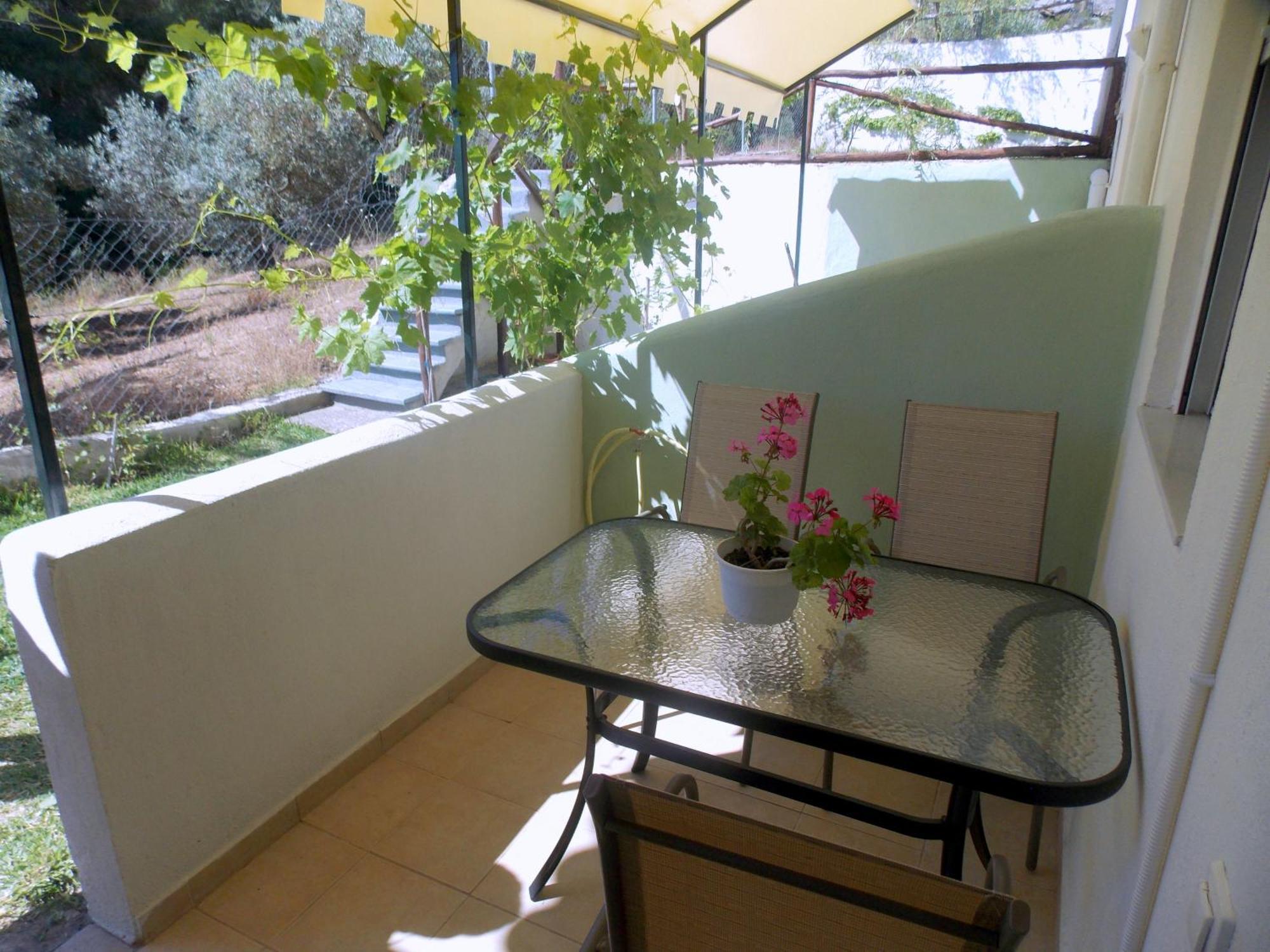 Nikos Apartments Ormos Panagias Bilik gambar